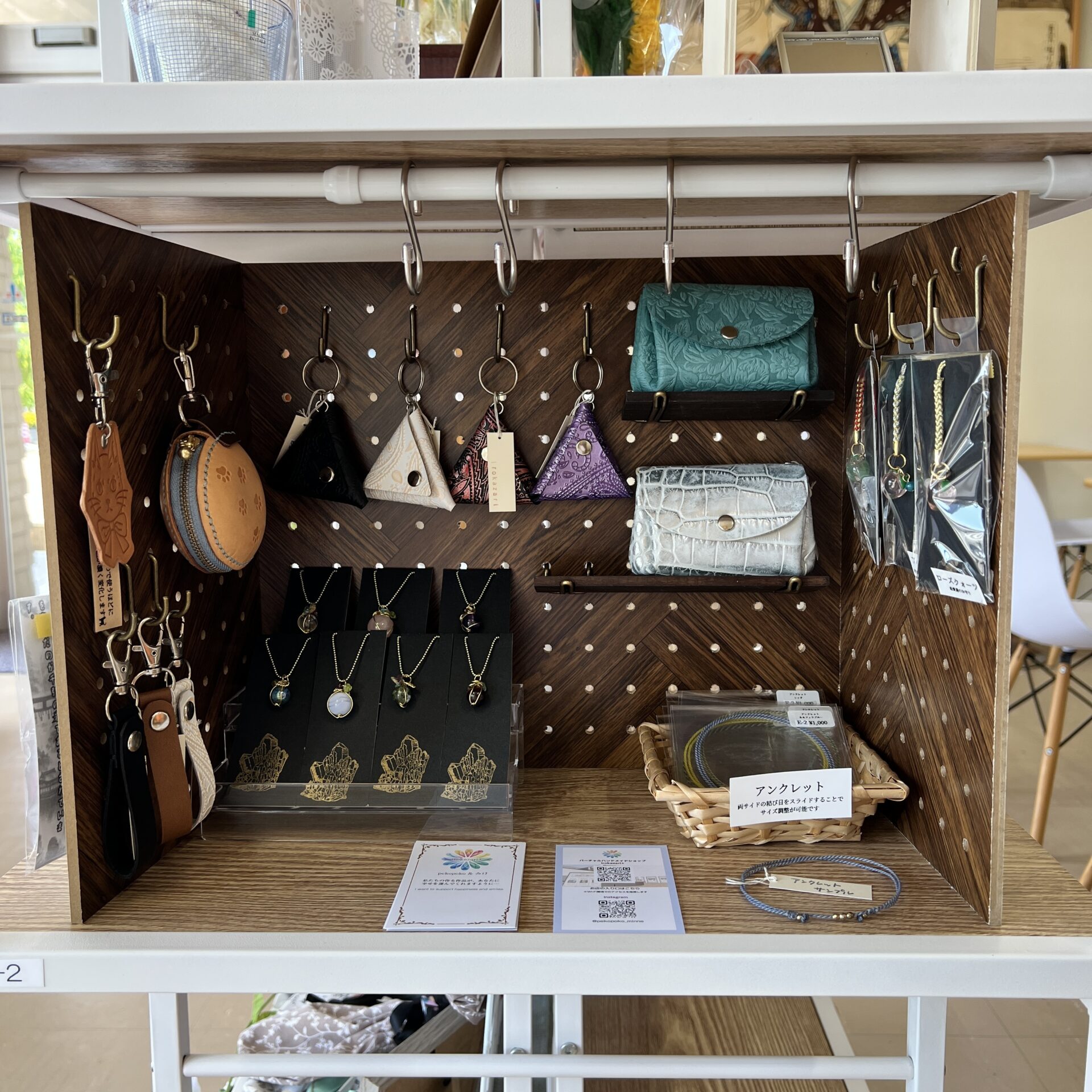 まちの駅女寅店内のハンドメイドショップirokazari+
