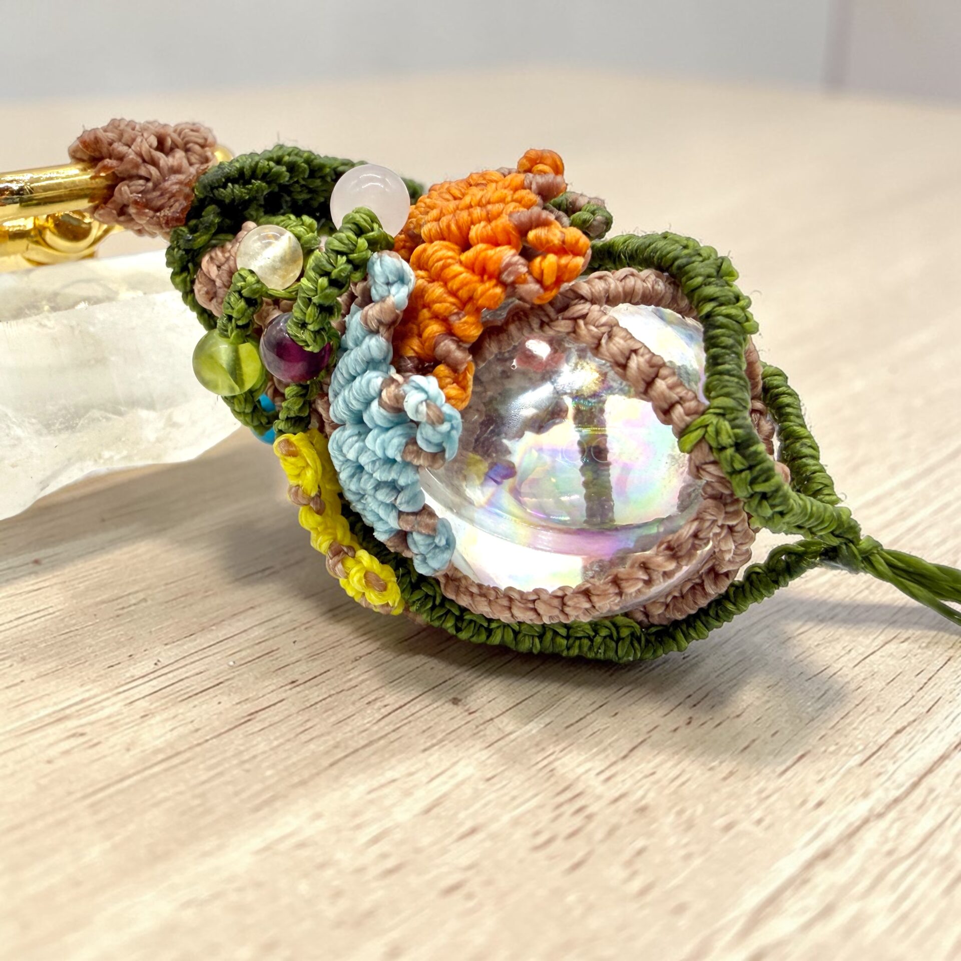 虹水球の芽|天然石が芽吹くガラスドーム植物|マクラメ装飾キーアクセサリー