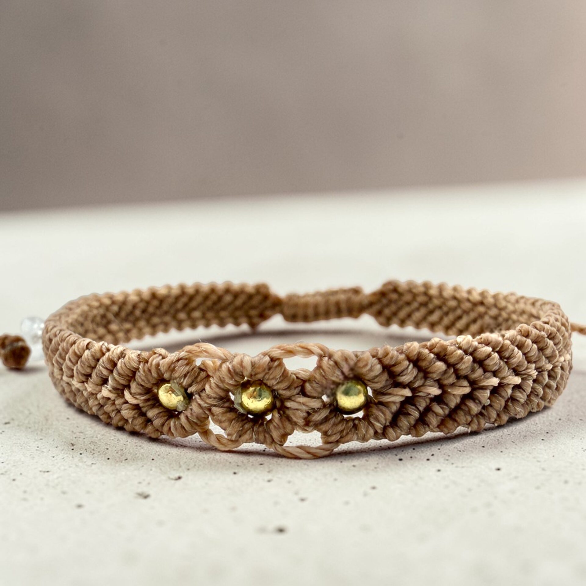 マクラメ編みブレスレット
