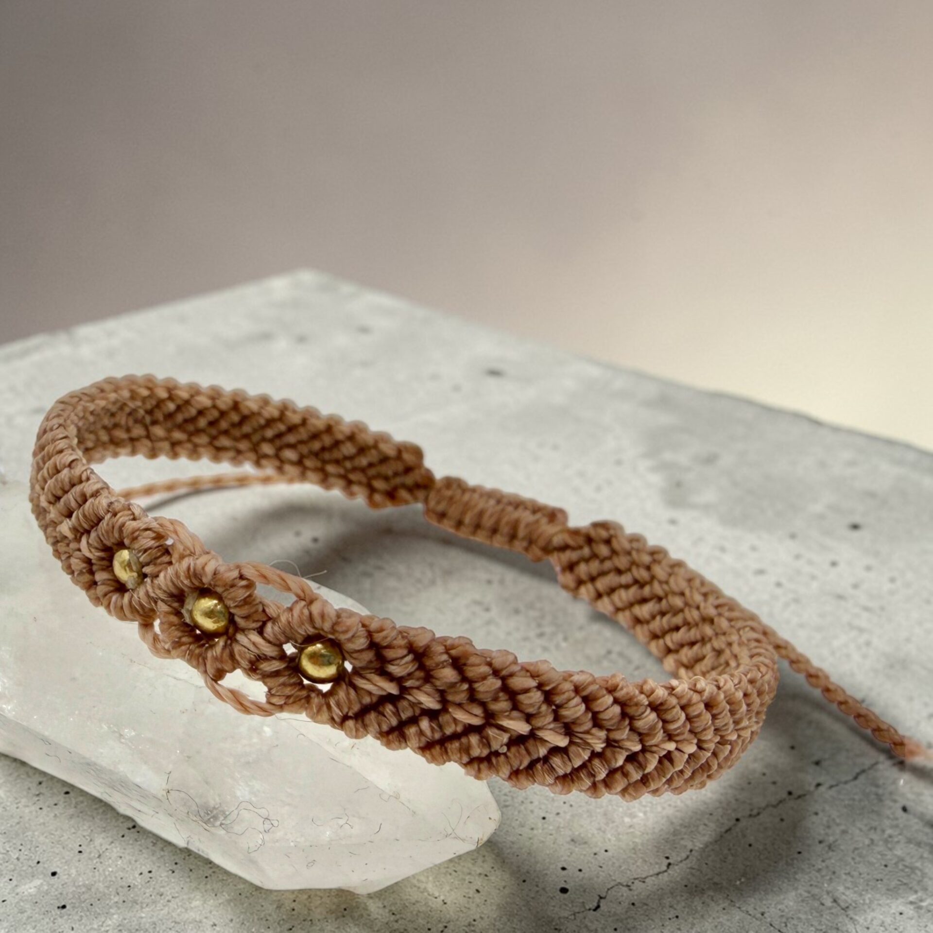 マクラメ編みブレスレット