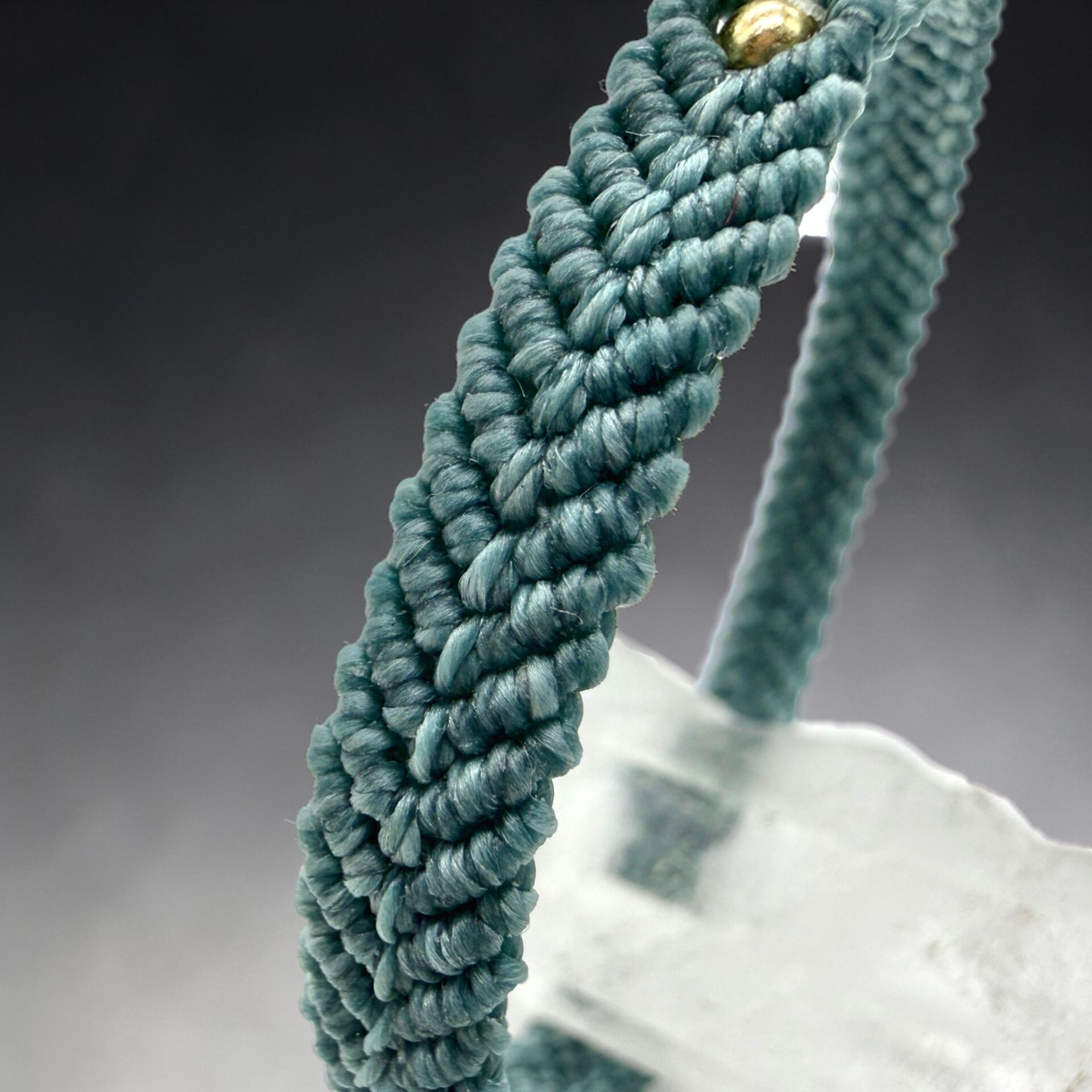 マクラメ編みブレスレット