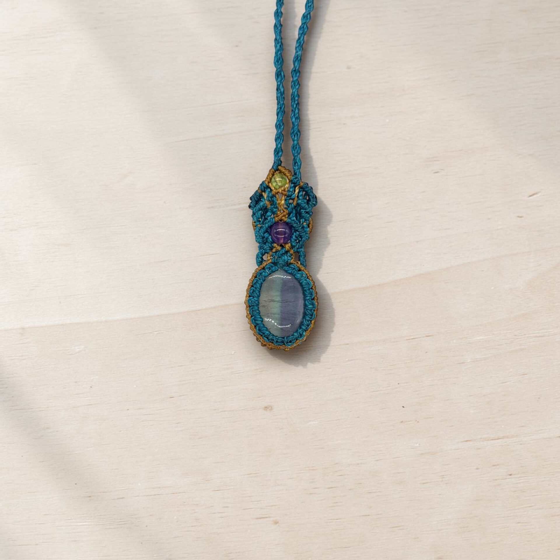 バイカラーフローライトマクラメチョーカー