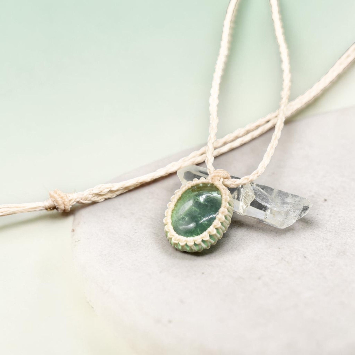 グリーンフローライト マクラメチョーカー 全体