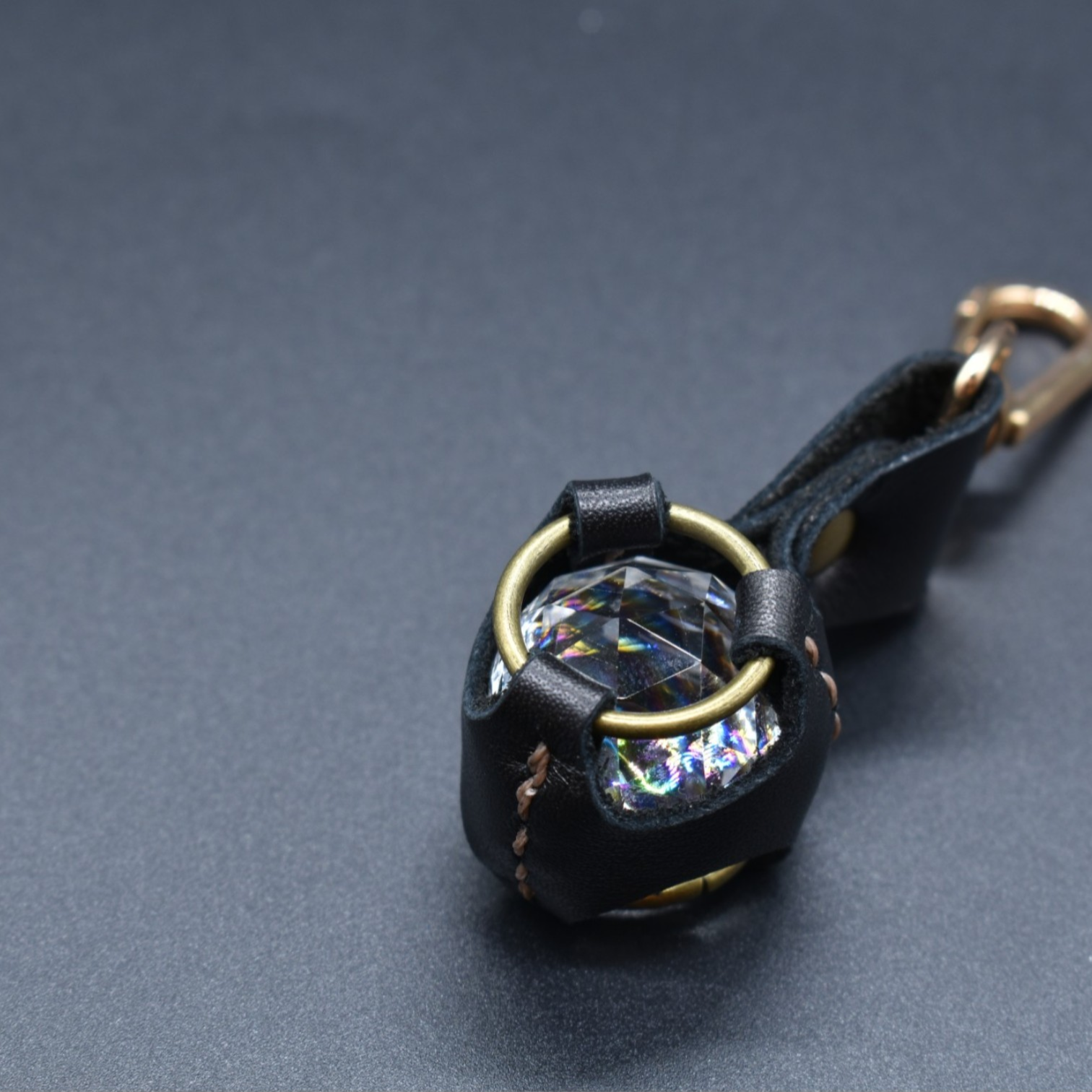 アイリスカット 太陽光プリズム反射 虹色