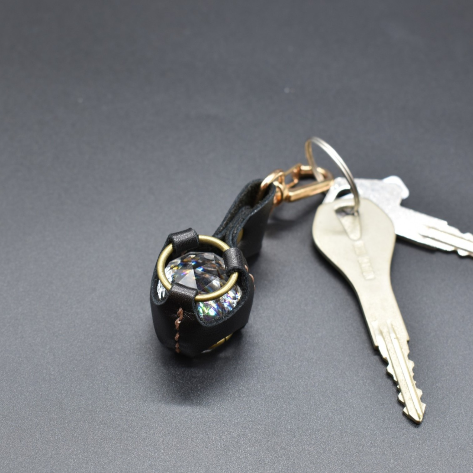 本革ブラック 真鍮金具 レザーキーホルダー
