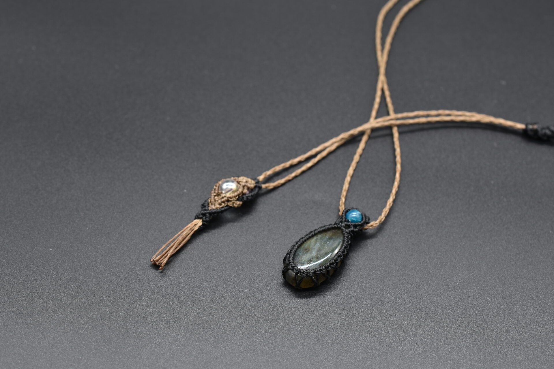 ラブラドライト × ブルーアパタイト マクラメチョーカー｜irokazari+