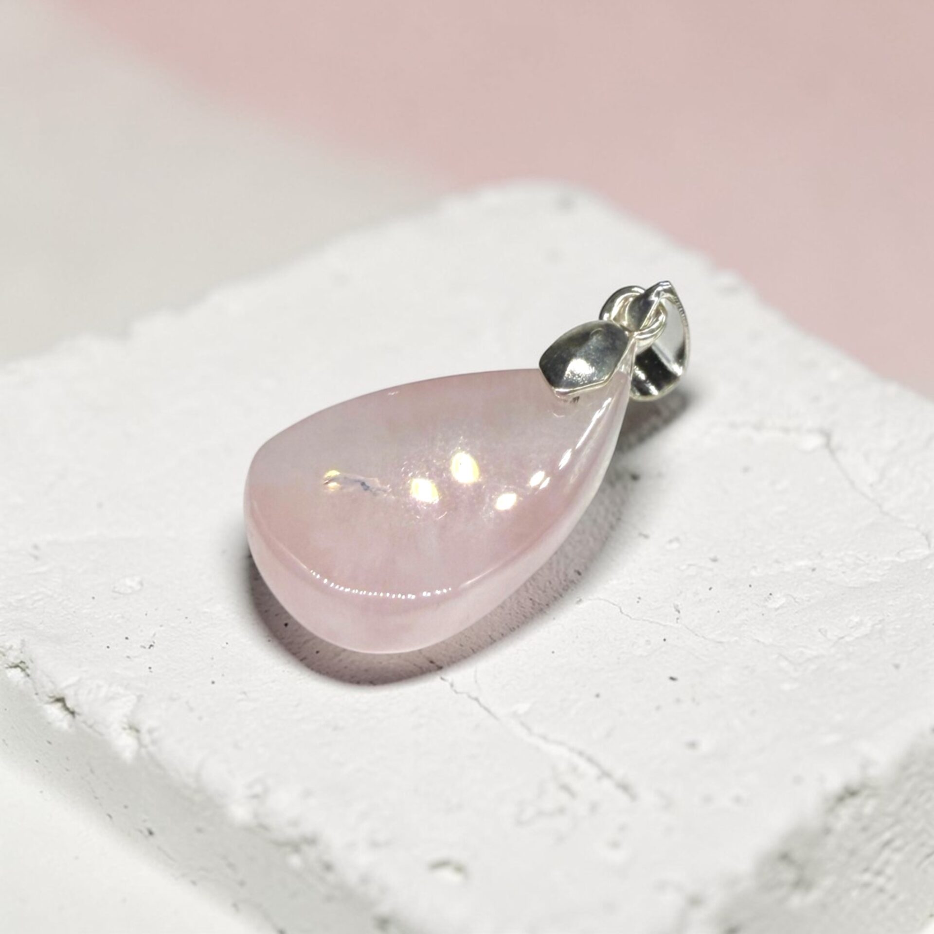 ローズクォーツ ネックレス 着用イメージ